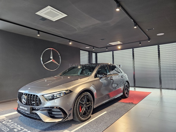 Fotografia Mercedes-Benz Mercedes AMG A 45 S 4MATIC+ hatchback