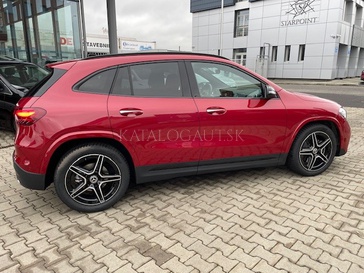 Fotografia Mercedes-Benz GLA 200 d 4MATIC