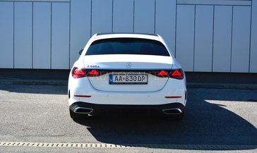 Fotografia Mercedes-Benz E 220 d 4MATIC sedan